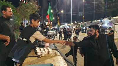 صور: مواكب تلعفر توزع كل شيء من الفجر حتى منتصف الليل.. والمطاعم شبه مغلقة