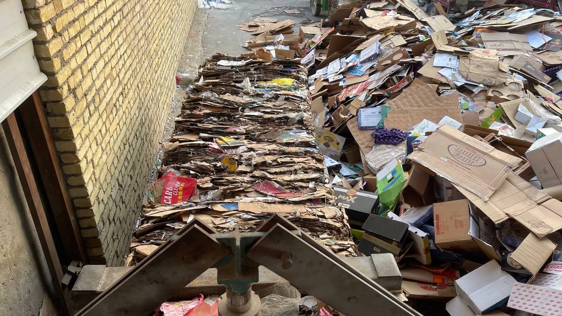 مدينة الصدر تصدّر أطنان الكارتون إلى كردستان.. صور من مكبس قطاع 1