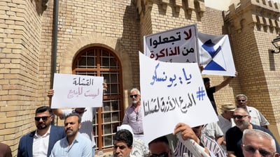 “القشلة ليست للبيع”.. ناشرون ورواد المتنبي يتظاهرون رفضاً لتحويلها إلى مطاعم