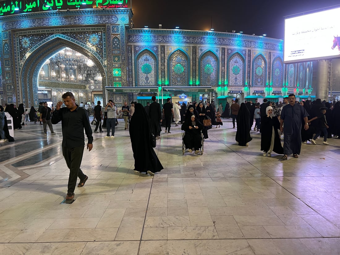 تحذير للزائرين.. عاصفة ترابية تضرب مرقدي الإمامين الحسين والعباس