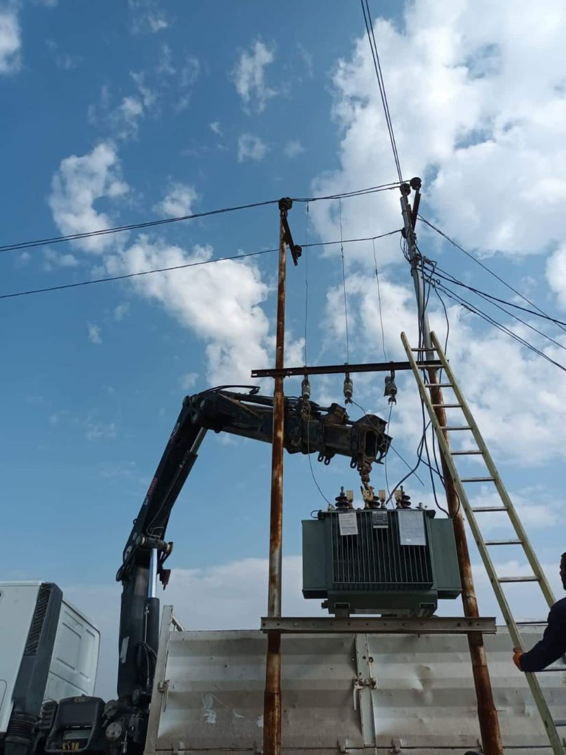 أبو غريب: بعد انقطاع 14 يوماً.. الكهرباء تعود لناحية النصر والسلام (صور)