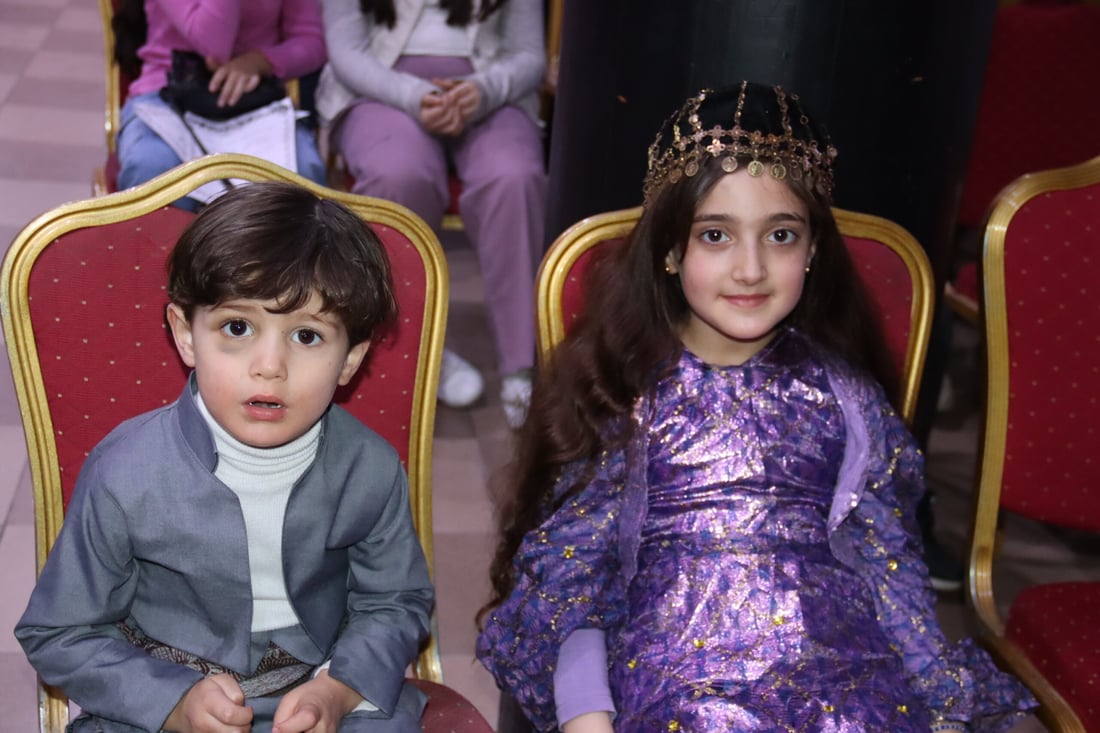 صور: مسرح دمى في عينكاوة احتفالاً بعيد الأم ونوروز والأطفال رقصوا كثيراً