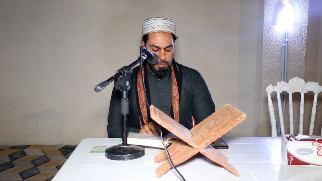 وقارئ القرآن من إيران.. أطفال هشام الذهبي في إفطار جماعي (صور من الكوت)