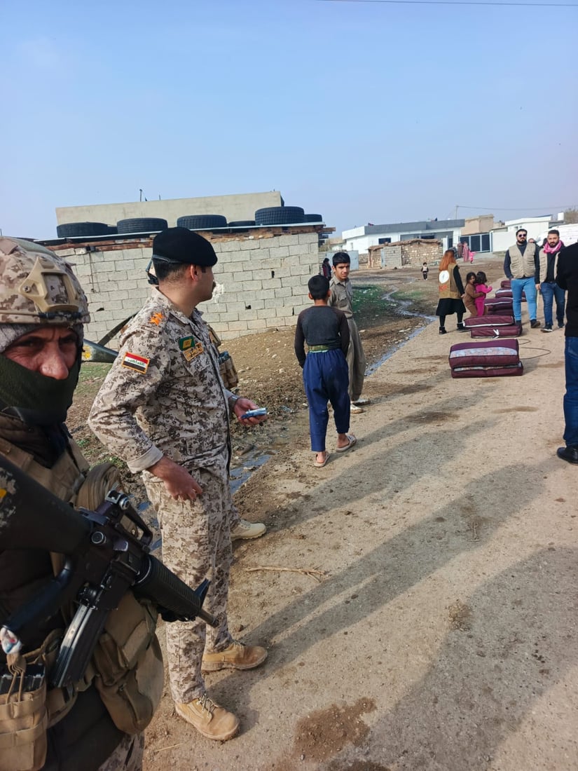 صور: قائد عمليات كركوك يزور المناطق المتضررة من الفيضانات في ناحية ليلان