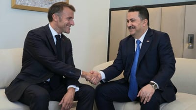 حكومة فرنسا ماتت في 14 ساعة.. هشام داود يتأمل مصير الجمهورية الخامسة مع ماكرون