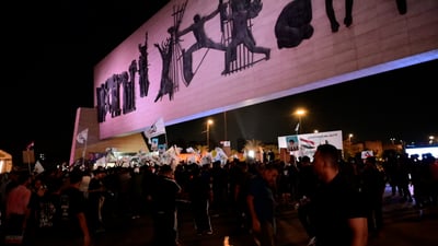 ألعاب نارية وأهازيج في ساحة التحرير احتفالاً بخروج آخر جندي أميركي