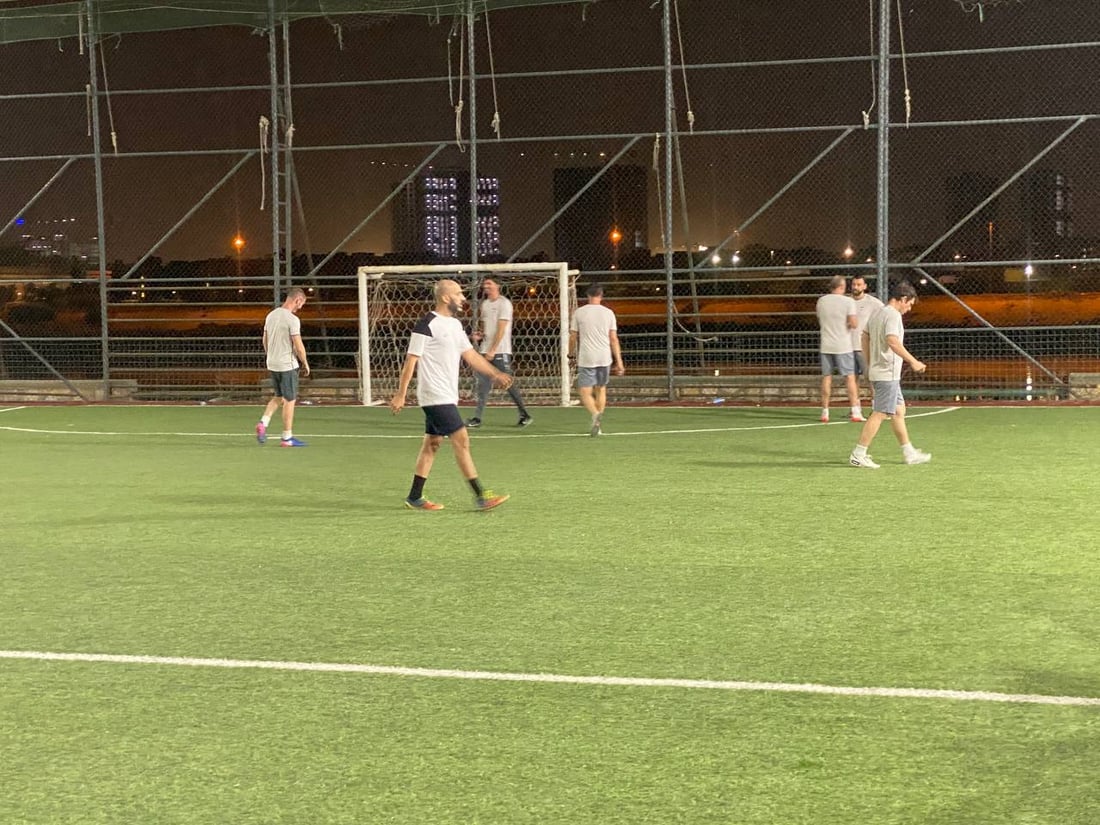 المدرب “كاساس” في زيارة مفاجئة إلى ملعب الشيخ عارف البصري.. وجمهور الكرادة يرحب