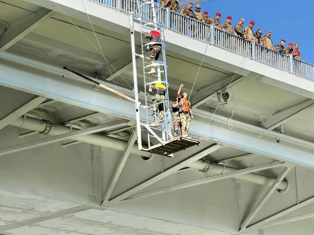 صور: قفزة الثقة في دجلة من أعلى “14 رمضان”