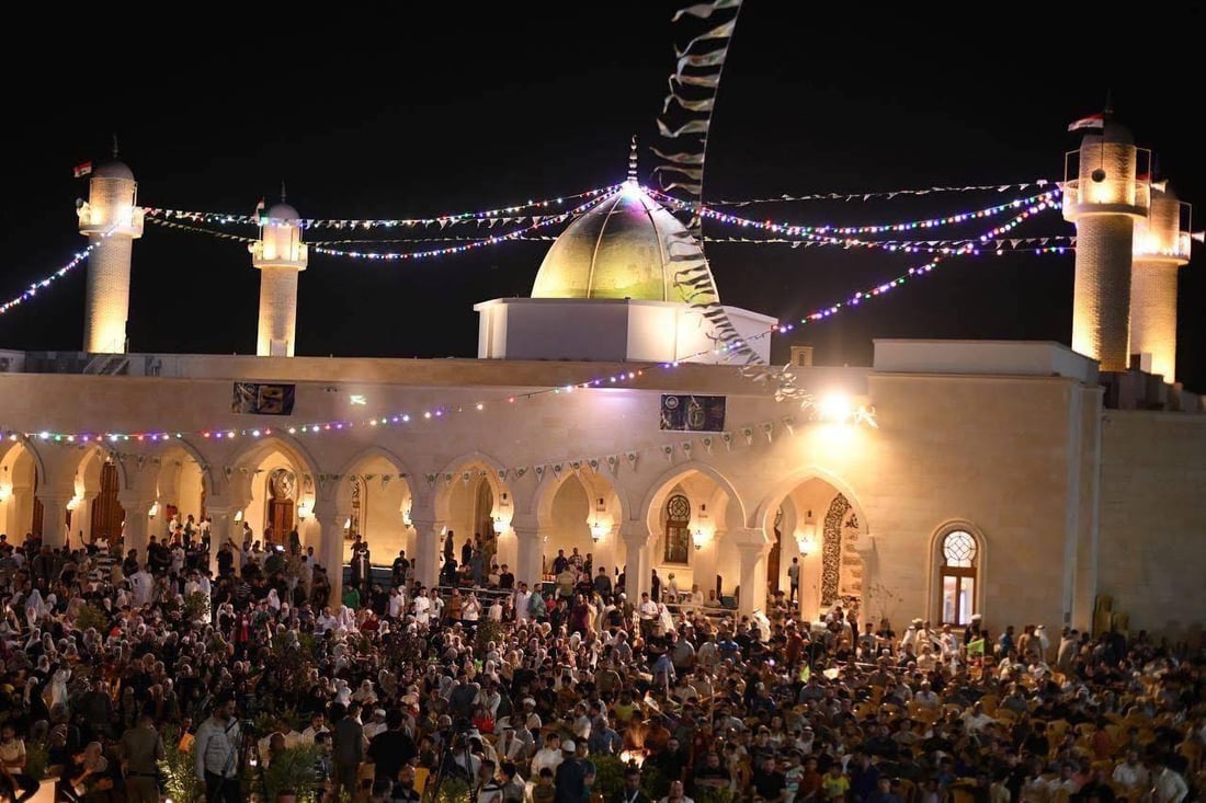 صور من جامع النوري قبل قليل: أهالي الموصل يحتشدون لإحياء المولد النبوي