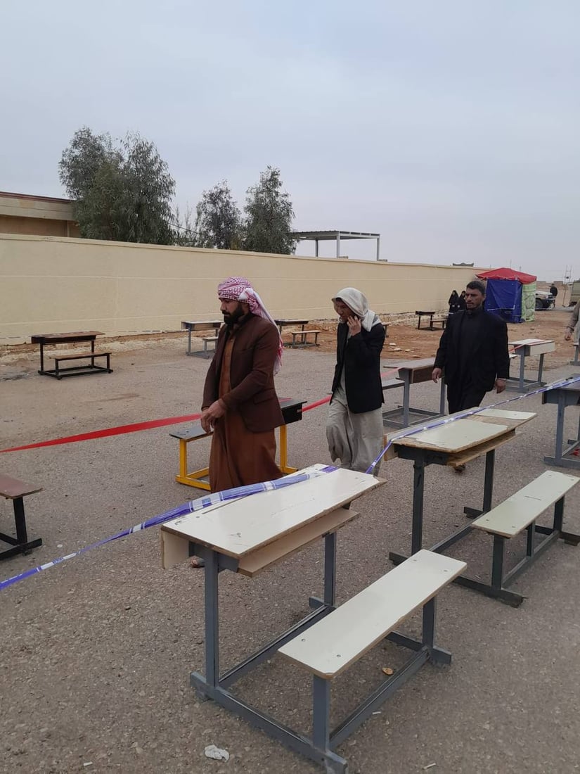طفلة جربت الحبر البنفسجي.. صور من الاقتراع العام في الرمادي