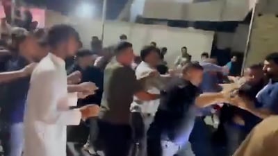 فيديو: اشتباك بين خريجين وأقارب مرشح في الكوت ينتهي بإصابات واعتقالات