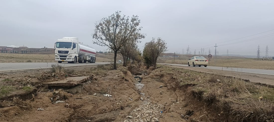 بچن بەهانای درەختەکانی نێوان تەکیە بۆ چەمچەماڵ