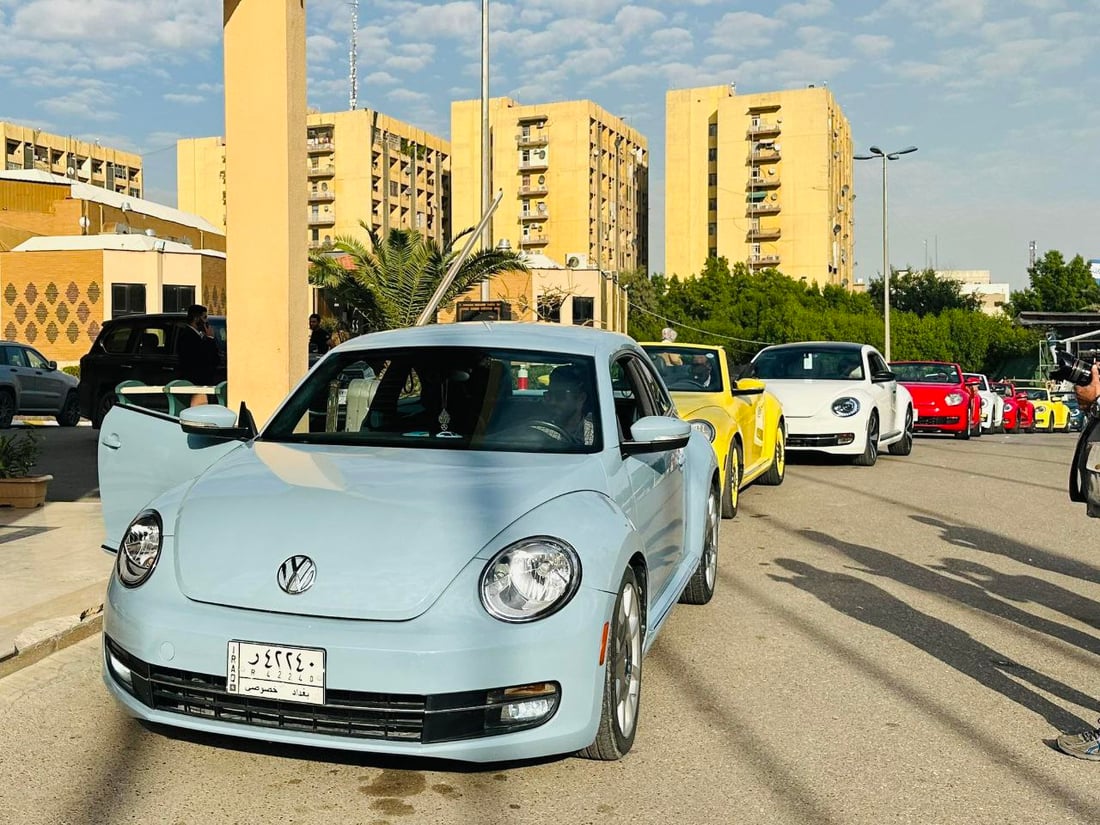 العراقيات يعشقن سيارة الرايخ الألماني.. معتز يجمع ملاك “الرگة” في گروب فيسبوك (صور)