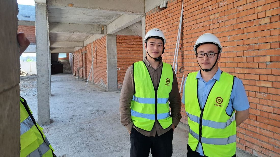 صور لمهندسين صينيين في كركوك ينفذون 44 مدرسة.. ستضم مسابح ومكتبات