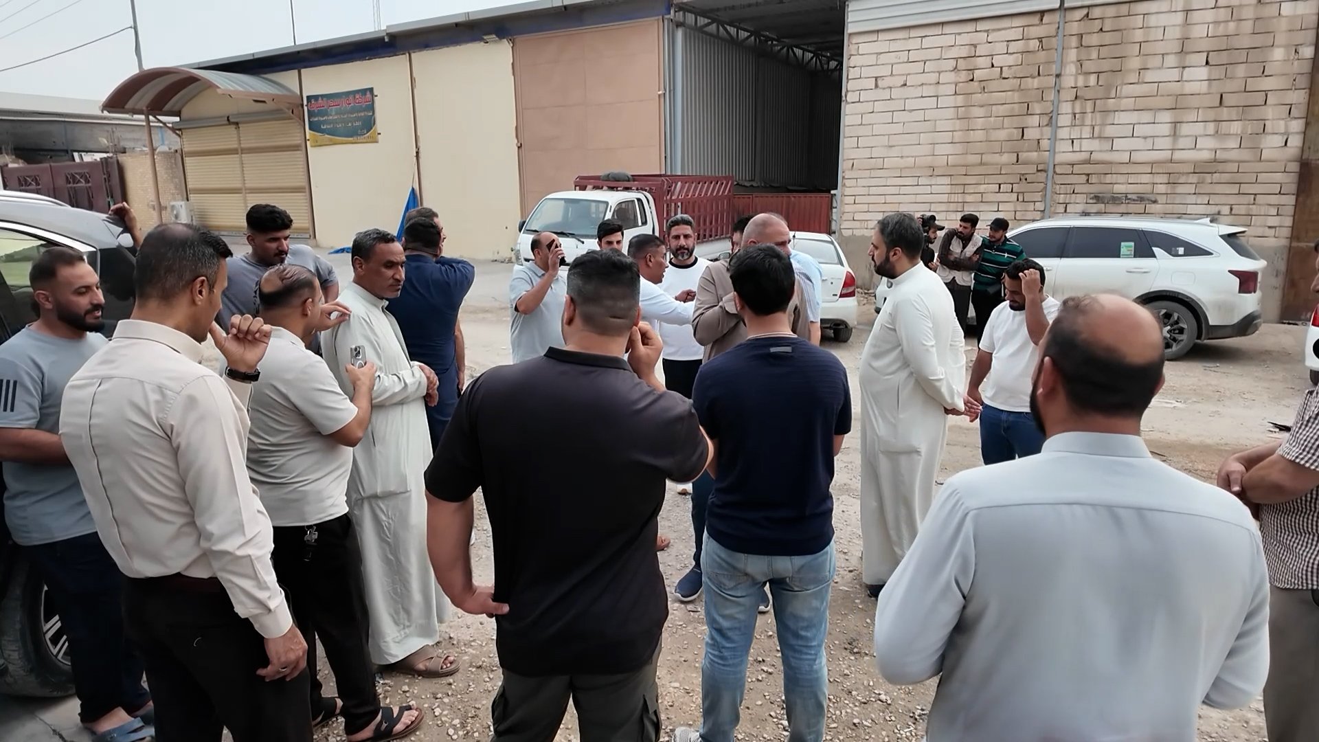 تجار السجاد غاضبون من "مصنع وهمي" احتكر السوق.. ومطالبات للدولة بفتح ملفه