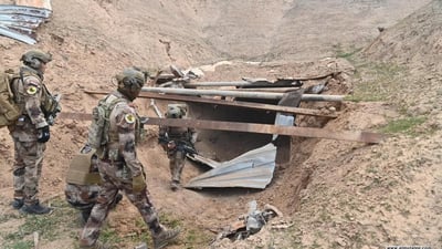 صقور الجو تضرب في حمرين.. تدمير مضافتين وقتل 3 إرهابيين