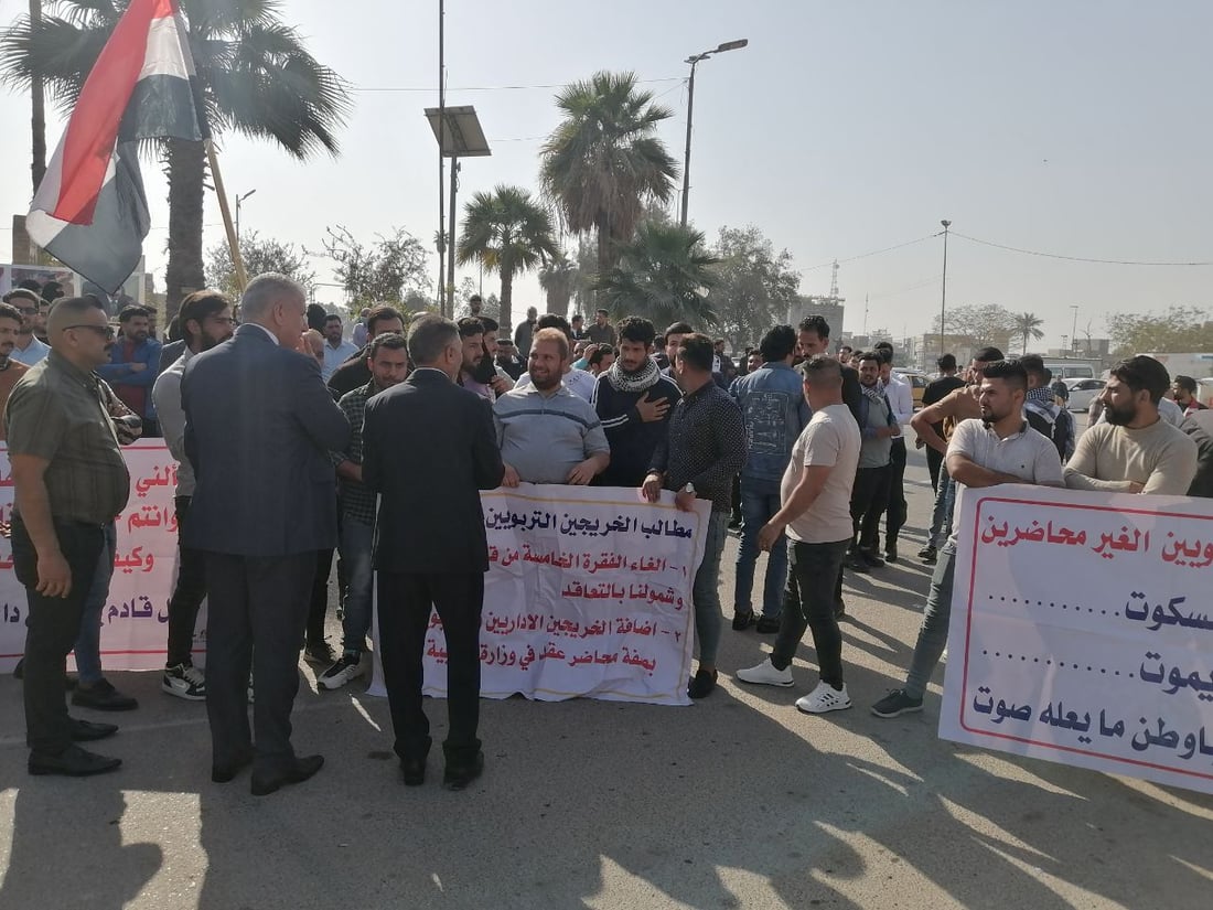 صور: خريجو التربية في بابل يطالبون بالتعيين أسوة بالديوانية والنجف