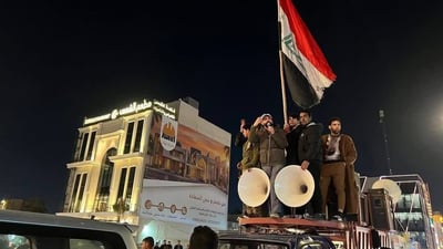 ضرغام ماجد يقود تظاهرة كبرى ويتوجه صوب مجلس محافظة بابل