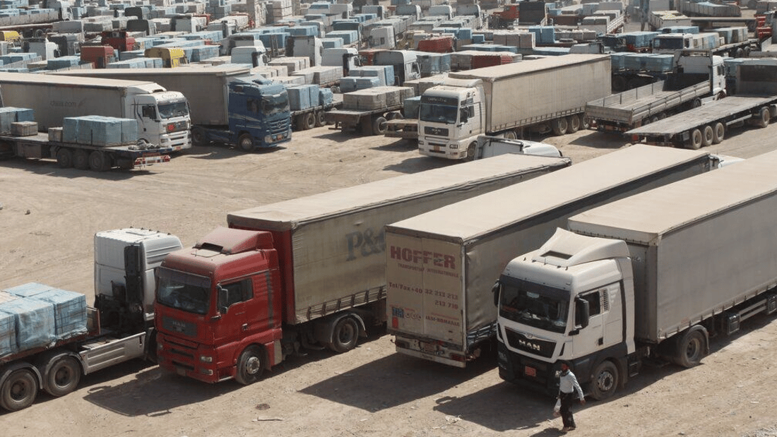 بەهۆی مانگرتنی شۆفێرانی بارهەڵگر هاوردەی کاڵا لە مەرزی پەروێزخانەوە راگیراوە