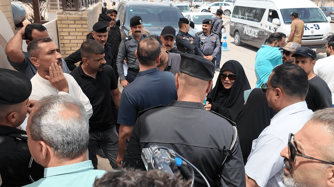 سلموا الأموال ولم يستلموا منازلهم.. تظاهرة غاضبة ضد مجمع “أبو تراب” في النجف