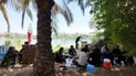 هروب جماعي من كهرباء النجف إلى شاليهات الكوفة على الفرات (فيديو)