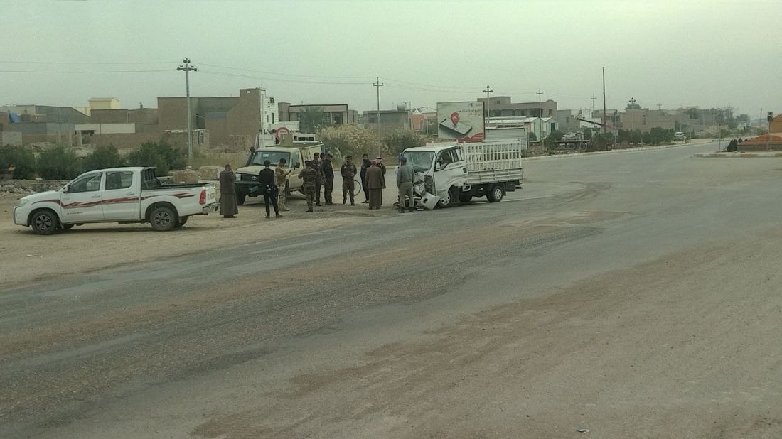 إصابة 3 منتسبين في الجيش بحادث تصادم تويوتا بيك أب في هيت (صور)