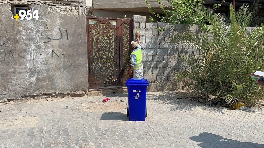 ماذا نفعل أكثر حتى لا ترموا النفايات؟.. سفوان توزع حاوية وأكياساً لكل عائلة (صور)