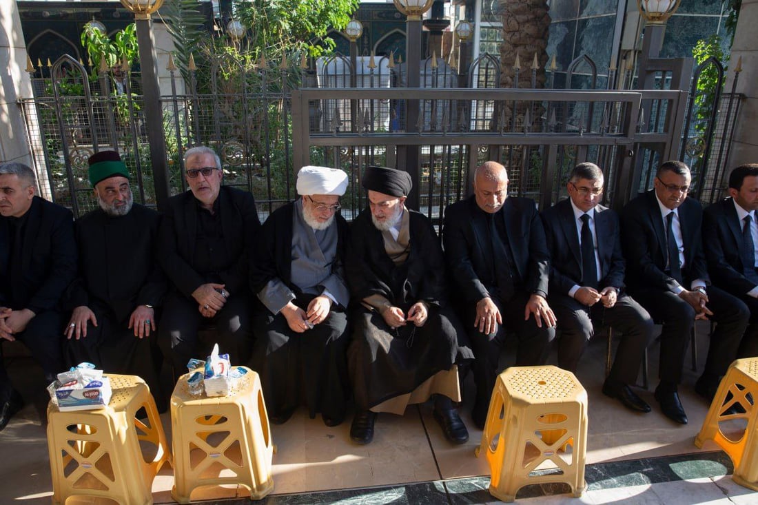 فيديو: وكلاء المرجع السيستاني يستقبلون التعازي بنصر الله بين الحرمين في كربلاء