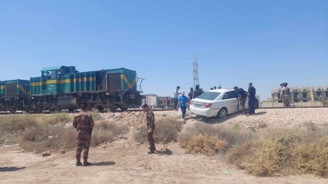 صور: قطار يصدم “كامري” في الفلوجة