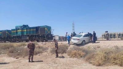 صور: قطار يصدم “كامري” في الفلوجة