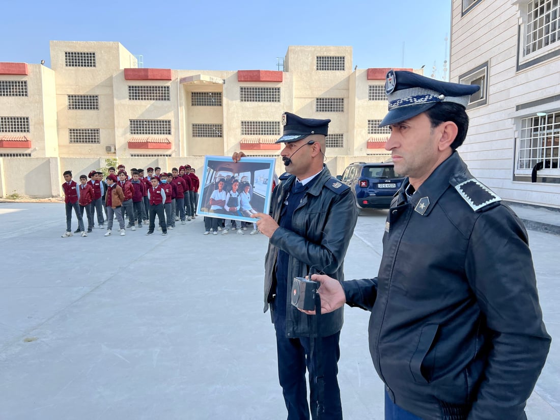 صور: ضباط مرور في مدارس الزبير وسفوان لتدريب المعلمين على السلامة المرورية