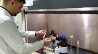 مخترع كربلائي يدهش ألمانيا وينتزع الذهب: علاج من قشر ال...