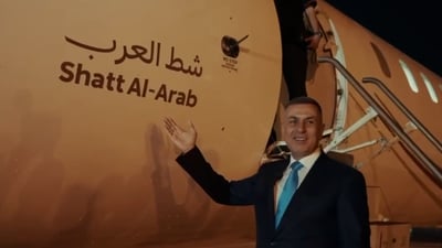 طائرة “شط العرب” تصل البصرة.. العيداني أول من استقبلها وصعد لتفقدها