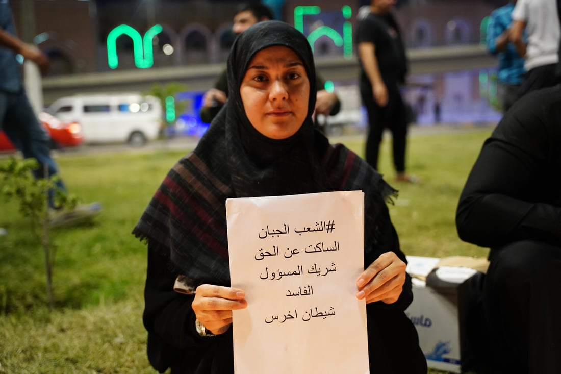 النجف توقد الشموع.. حزن وحداد على فاجعة الهارثة (صور)