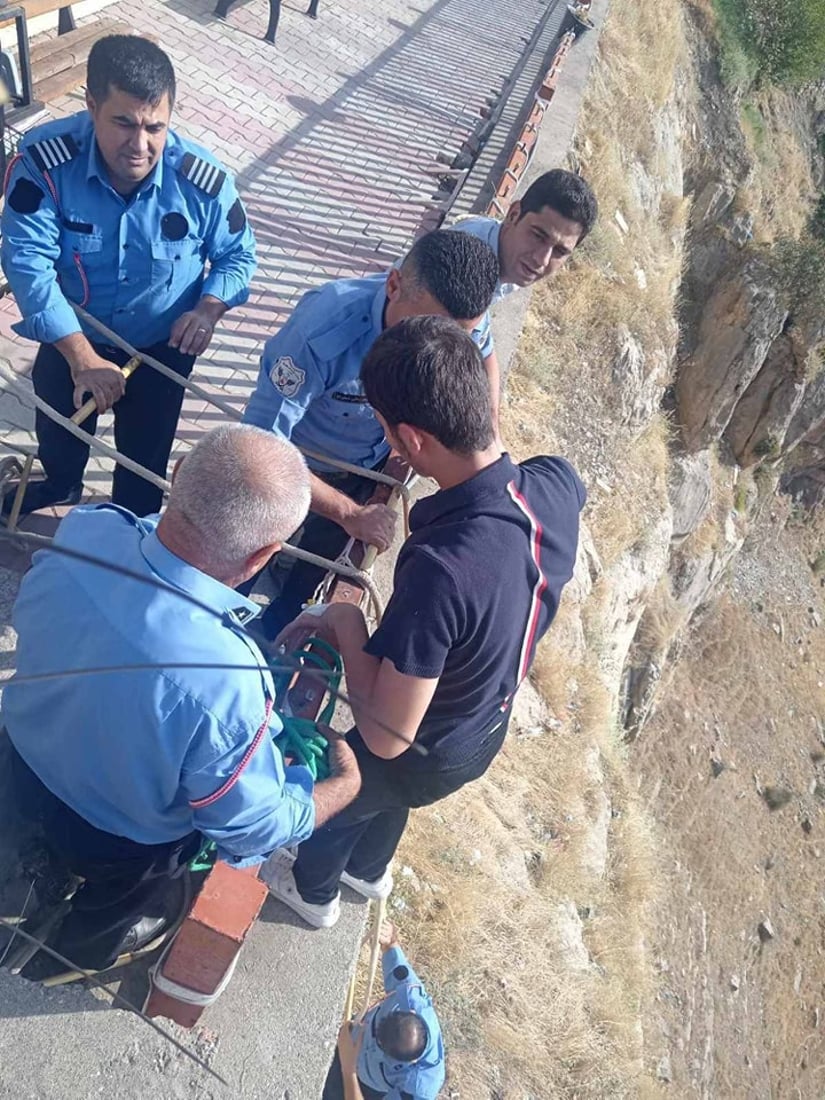 جزدانی پارەکەی خەریک بوو سەری بخوا