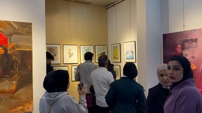 فيديو: حزن بالأحمر ولا سواد.. الحرف العربي يتحرر في معرض البصرة لجيل الشباب
