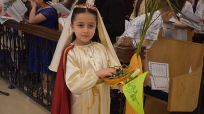 عنكاوا تحت القصف وعيسى دخل القدس بتراتيل الأطفال.. “سلام العراق وابن داود”