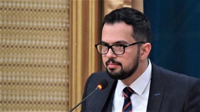 العراق و”السوق السوداء للدبلوماسية”.. حوار مع ياسر عبد الحسين عن كتابه الجديد