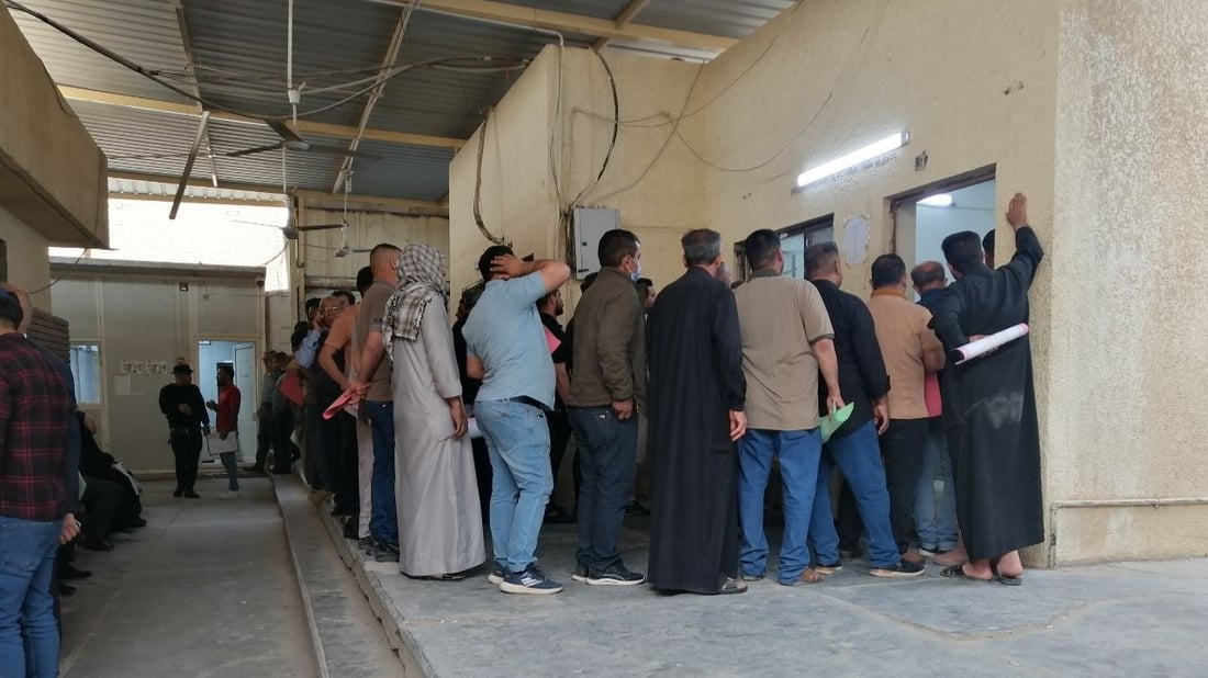 بابل: طوابير طويلة أمام شعبة اللجان الطبية.. وصولات فحص النظر “لا تكفي” (صور)