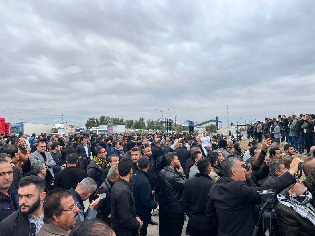 فيديو: مسيرة المعلمين المحتجين توقفت في سيطرات كركوك وقوة ستفض الاعتصام الآن