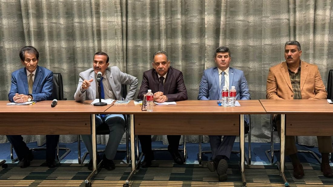 أصدقاء أحمد مطر يدلون بشهادات جديدة في البصرة.. جرّب الشعر الغامض وكان يضحك (صور)