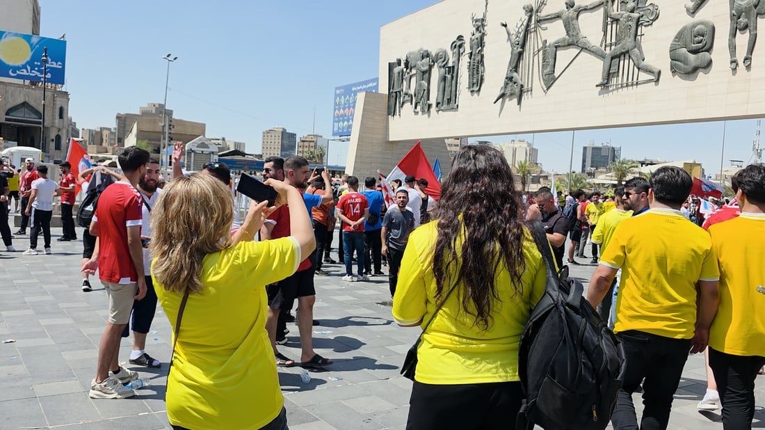 أهازيج الشمال تدوي في بغداد.. جماهير كردستان تحت نصب التحرير وفوق 45 مئوية!