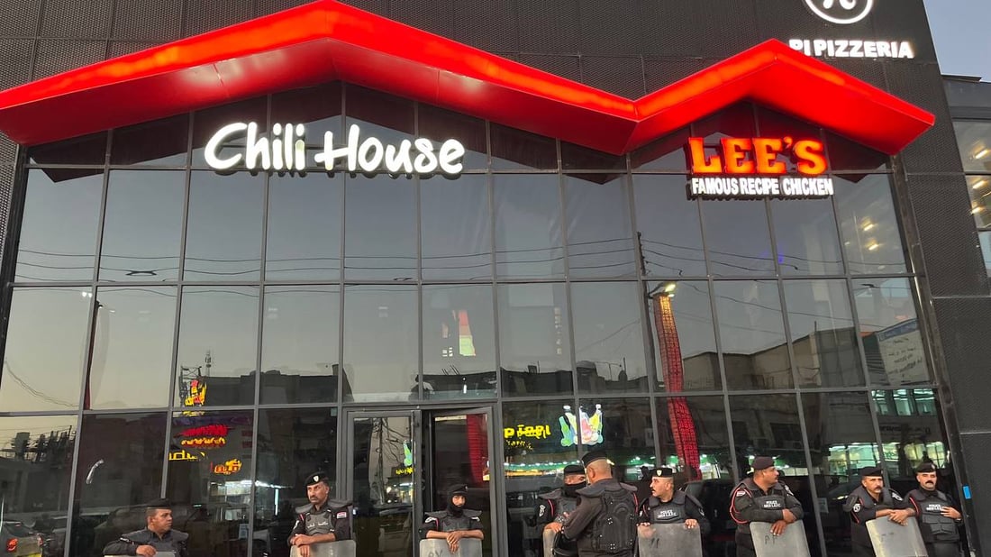 صور من قلب البصرة: انسحاب المجاميع من محيط “جلي هاوس” بعد وصول قوات الأمن