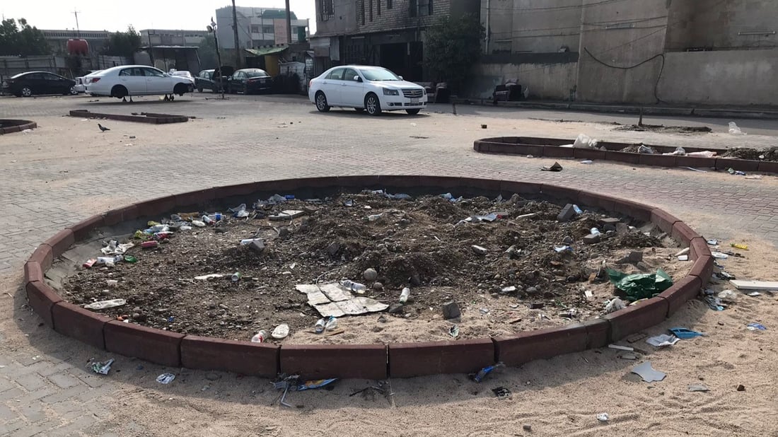 بغداد: شكوى جديدة بحق بلدية “حي الجهاد”.. هذه هي مساحاتكم الخضراء؟! (صور)