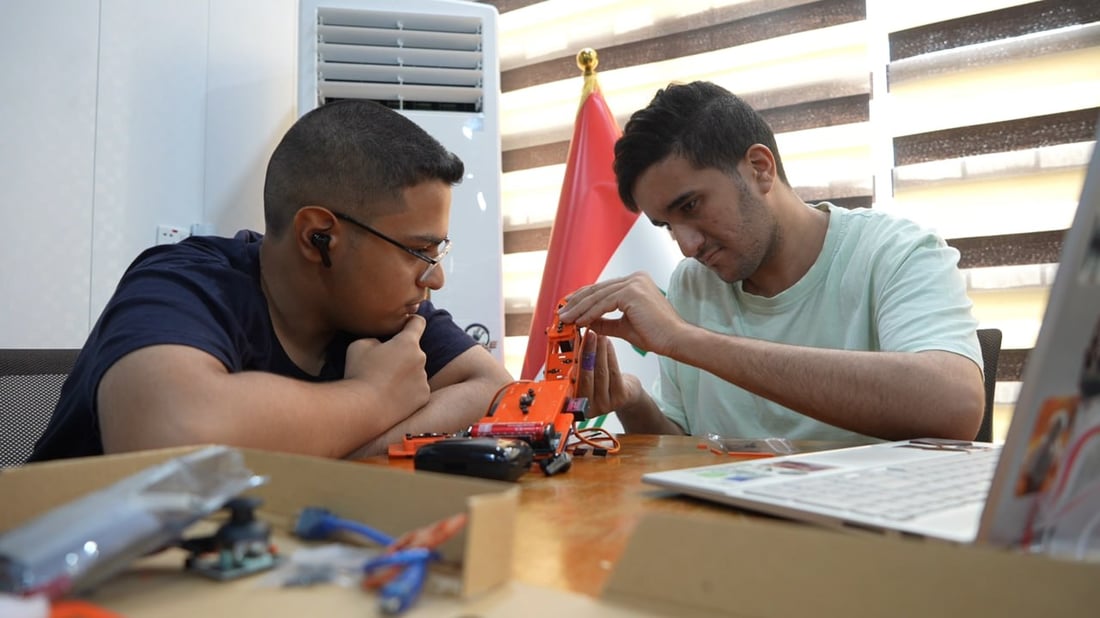 فيديو: 300 عراقي يصنعون الروبوتات في البصرة.. قريباً إلى أثينا