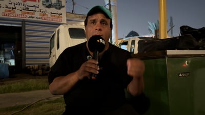 مدينة الصدر.. عازف رعد الناصري يبات على الرصيف ويرشقونه بالحجر!