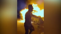 فيديو: احتراق سيارتين في حادث تصادم غربي هيت أسفر عن وف...