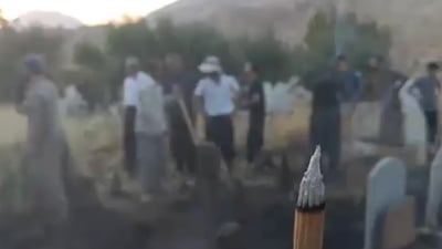 بخوریان لەسەر گۆڕێک جێھێشت و قەبرستانەکە ئاگری گرت