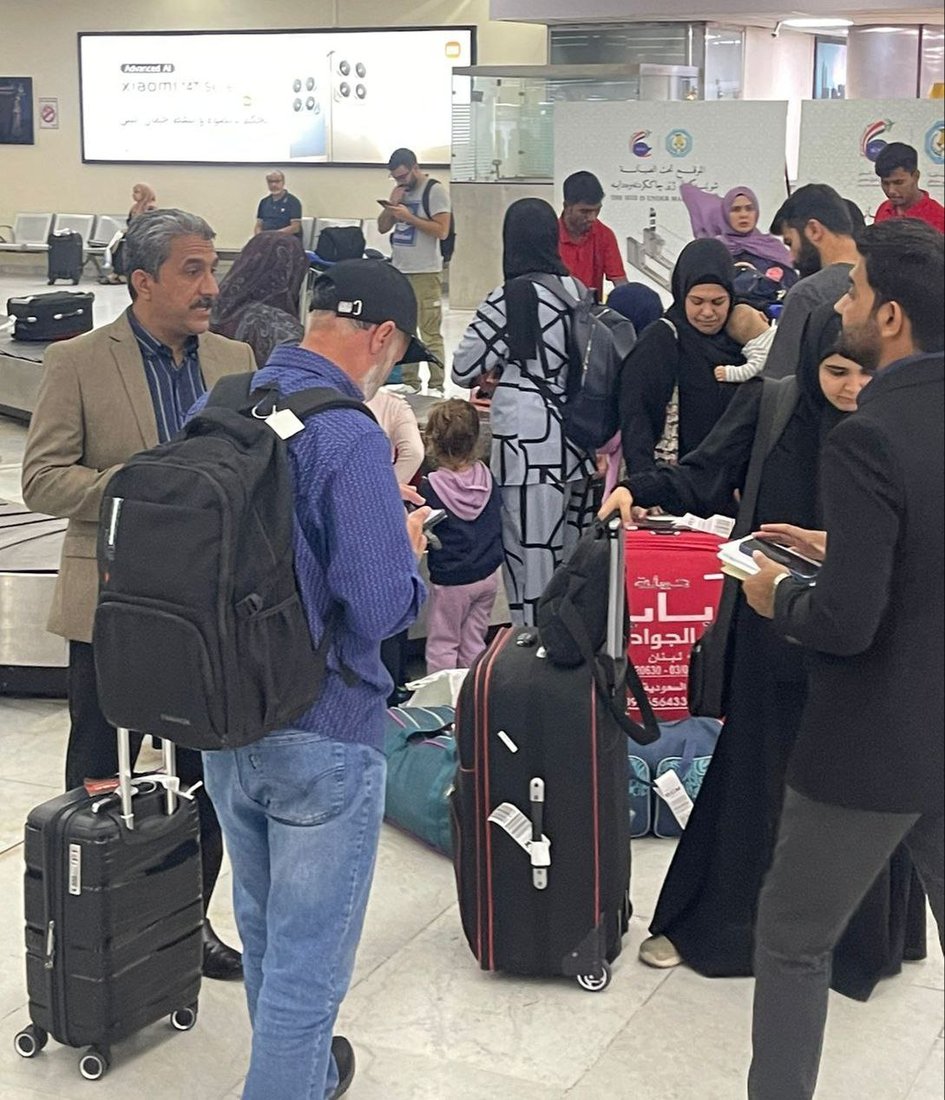 صور: العراق يستقبل 250 نازحاً لبنانياً عبر مطار بغداد الدولي