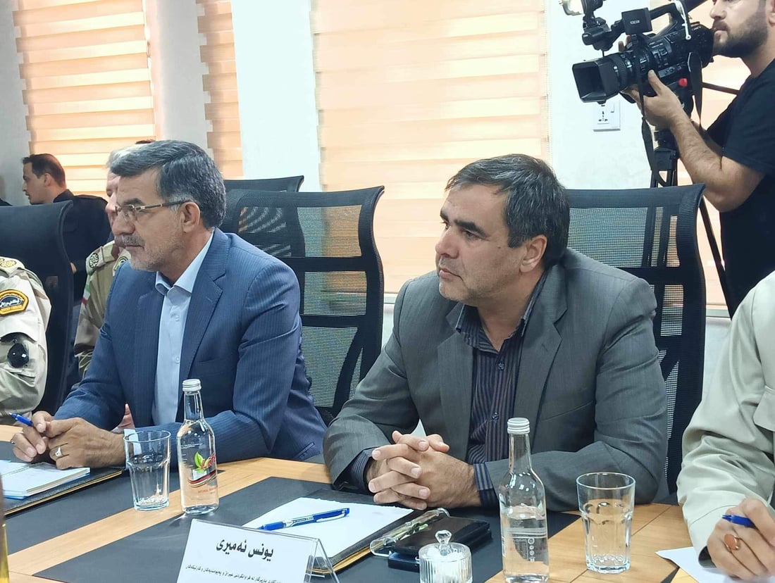 هاتوچۆی ئۆتۆمبێل لە دەروازەی شوشمێ دەکرێتەوە